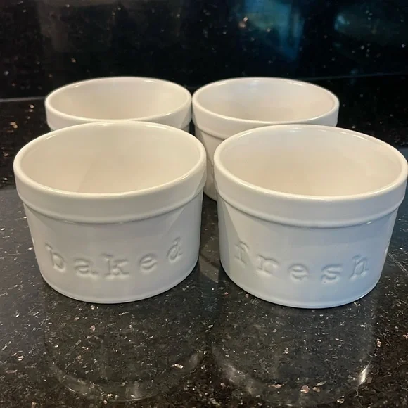 NWOT Baked Fresh Yum Ramekin Dish Set of 4 - Picture 1 of 6